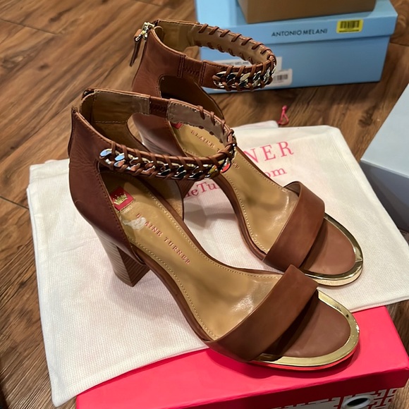 Elaine Turner Shoes - NIB Elaine Turner sandals chain detail size 7.5